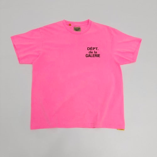 Dépt. de la Galerie Pink Tee