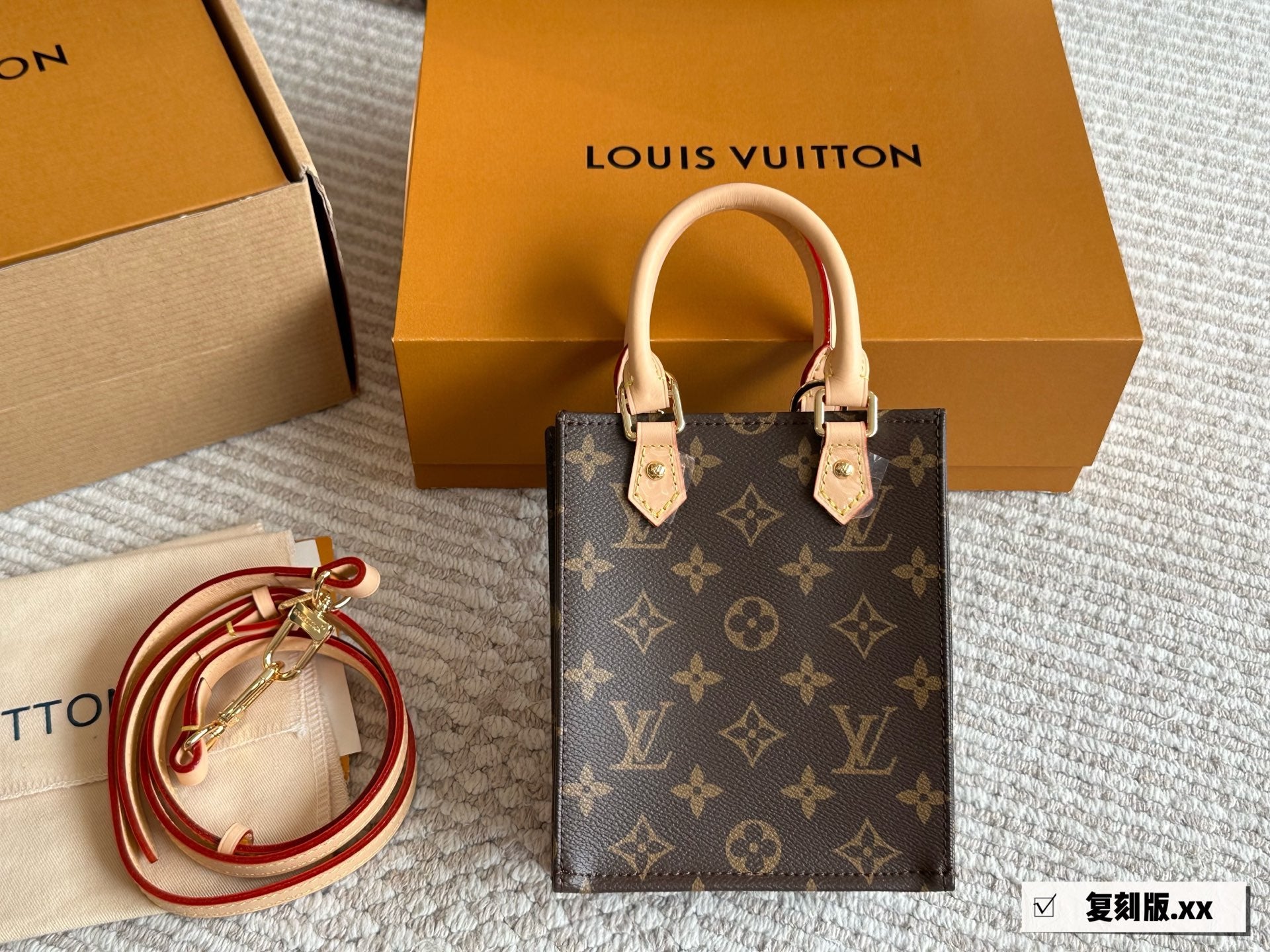 Louis Vuitton Monogram Petite Sac Plat