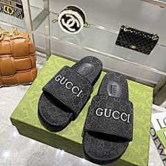 Gucci – Black GG Print Slide Sandals