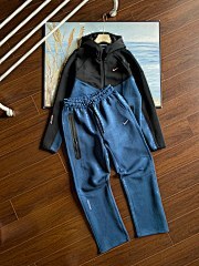 Nike – Blue Track Set