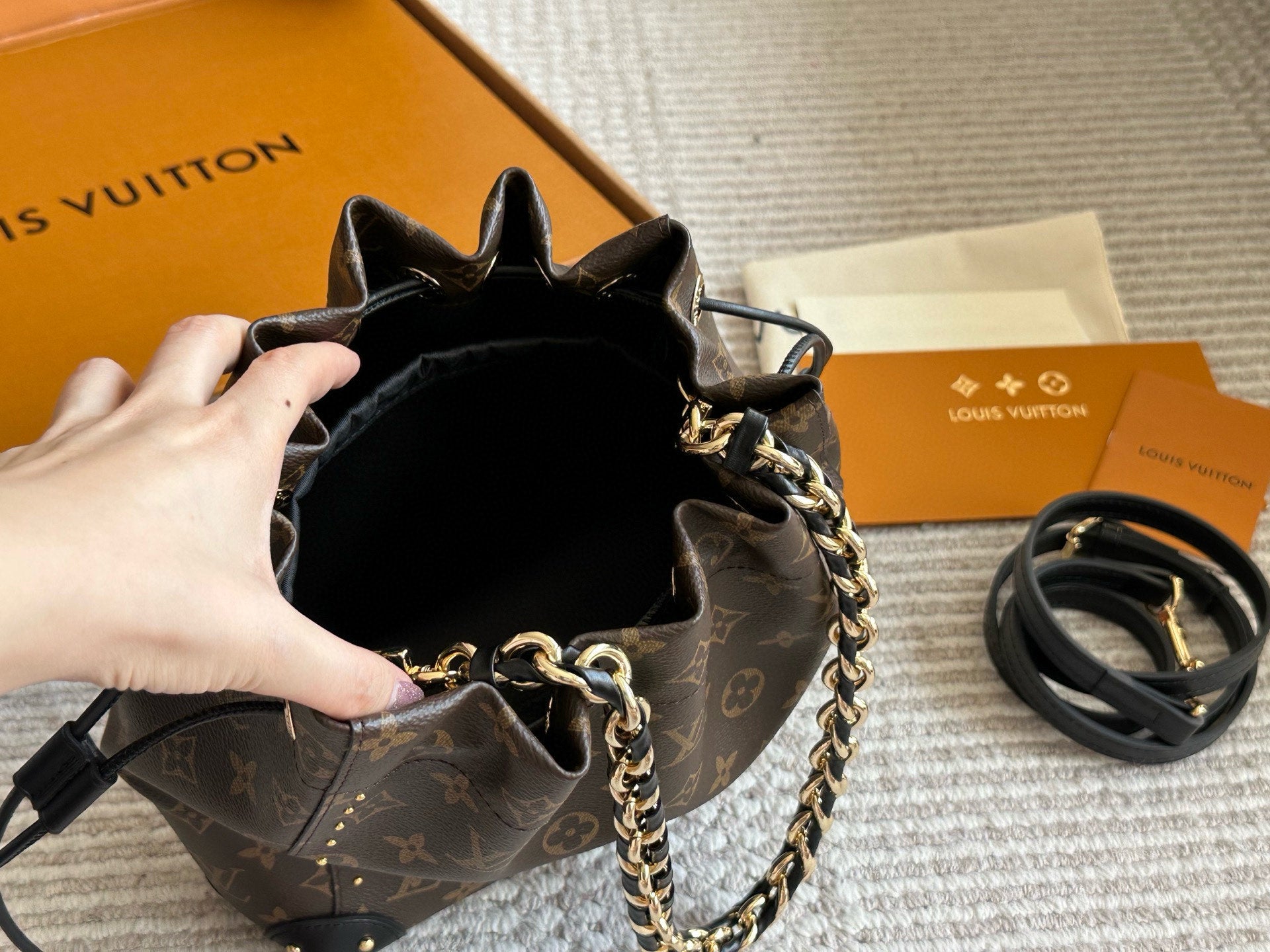 Louis Vuitton NéoNoé MM Bucket Bag