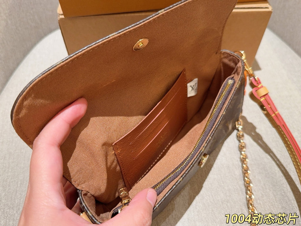 Louis Vuitton Pochette Accessoires